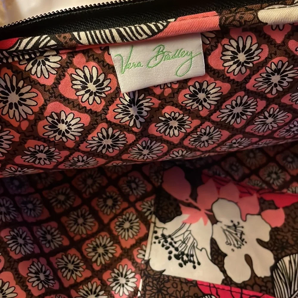 New without tags-Vera Bradley laptop bag. Pin flower pattern